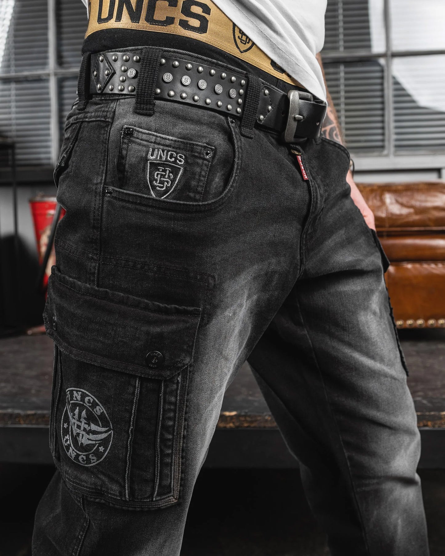KENNETH Men's pants BLACK