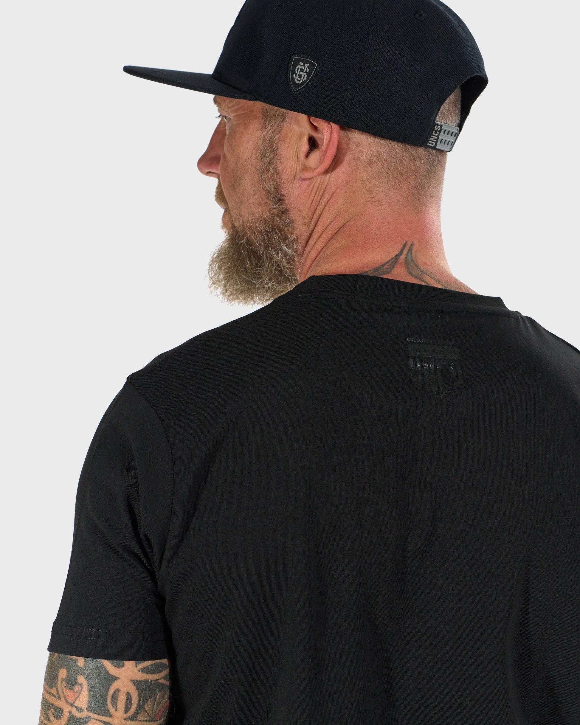 ALVARO Men's T-Shirt BLACK