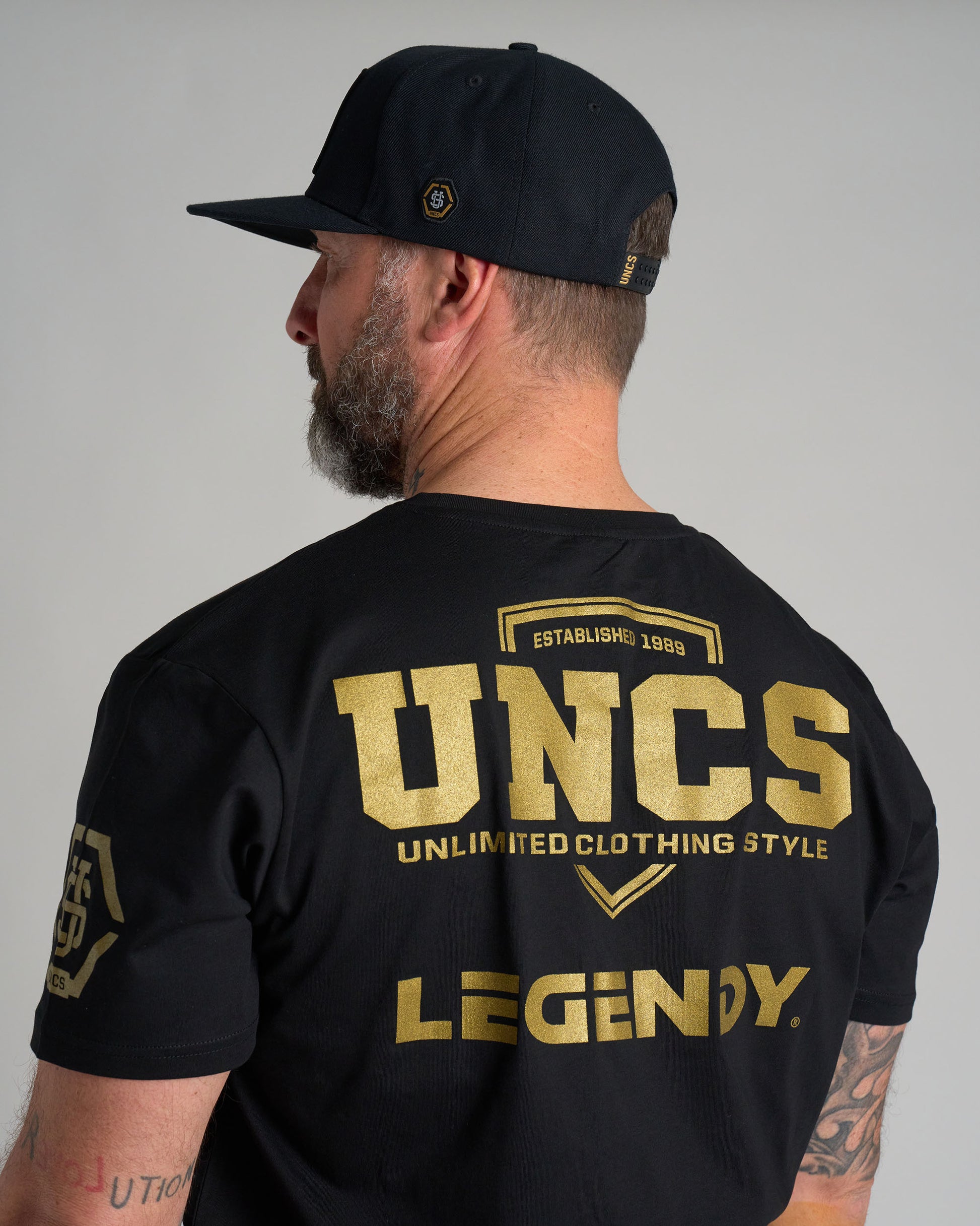 LEGENDY Men's T-Shirt BLACK