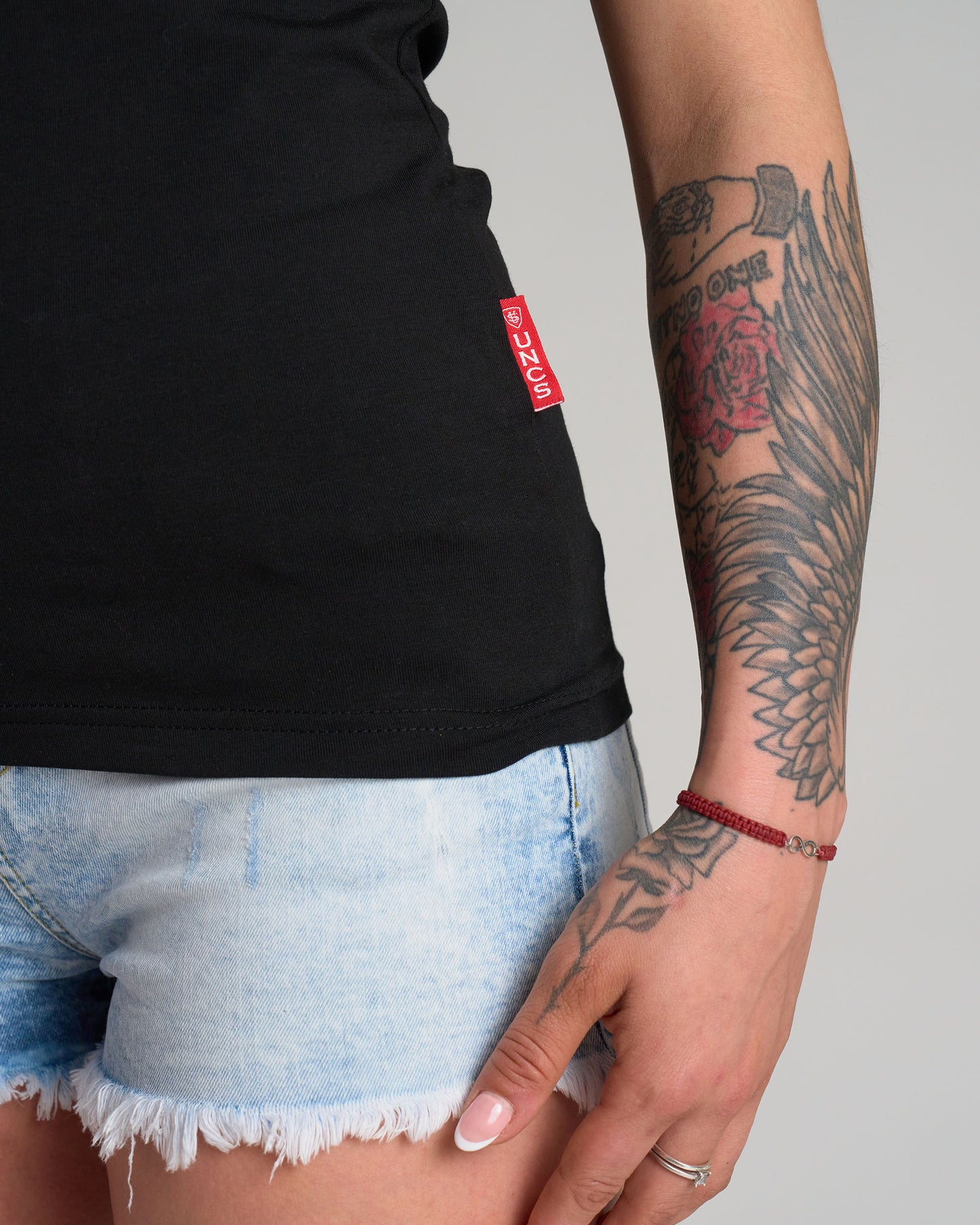 LEGENDY Women's T-Shirt BLACK